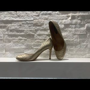 Ann Taylor Perfect Pump in Gold Snakeskin